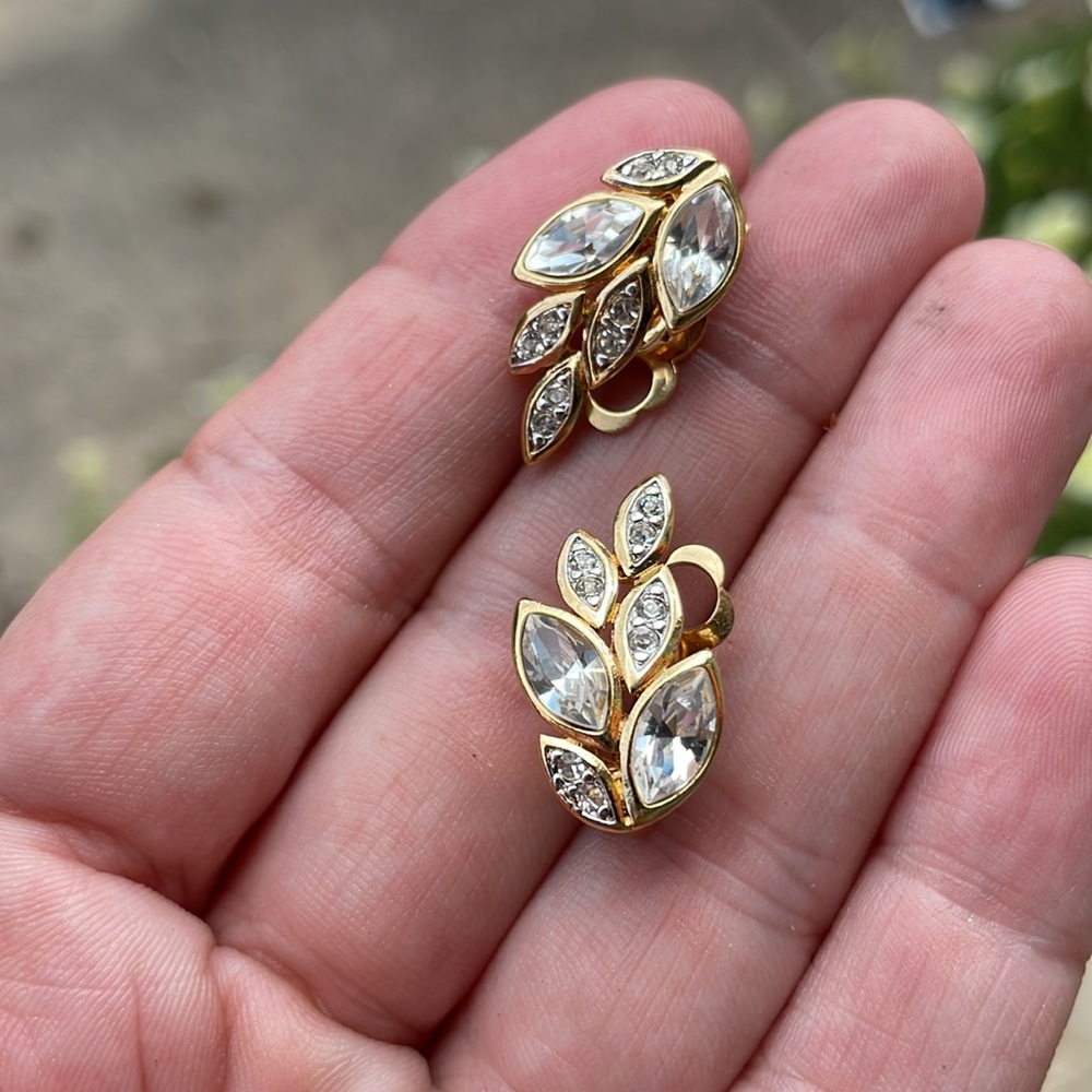 NWT Vintage Nina Ricci Earrings clip ons